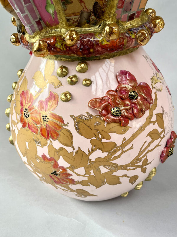 Vaas Marianne den Hartog - Een koninklijk duifzicht - detail bol Vaas Marianne den Hartog - Een koninklijk duifzicht - detail bol