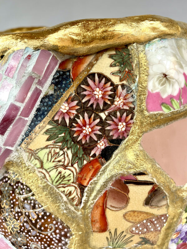 Vaas Marianne den Hartog - Een koninklijk duifzicht detail bloemen Vaas Marianne den Hartog - Een koninklijk duifzicht - detail bloemen