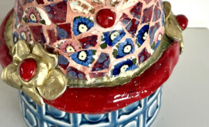 Vaas rode kersen gouden bloem